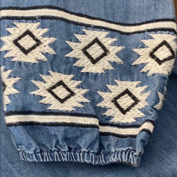 Given Kale 100% Cotton Chambray Embroidered Top - Picture 2 of 9